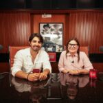 Imelda Castro reconoce a Joss Favela durante su participación en “La PlatICada”