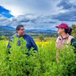 Gaby Osorio recorre el campo de Tlalpan y reconoce el trabajo de las familias productoras
