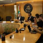 Raúl Bolaños imparte clase práctica sobre el proceso legislativo a estudiantes de la UNAM