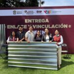 Ale Castro entrega apoyos a familias de San Antonio la Isla para mejorar sus hogares